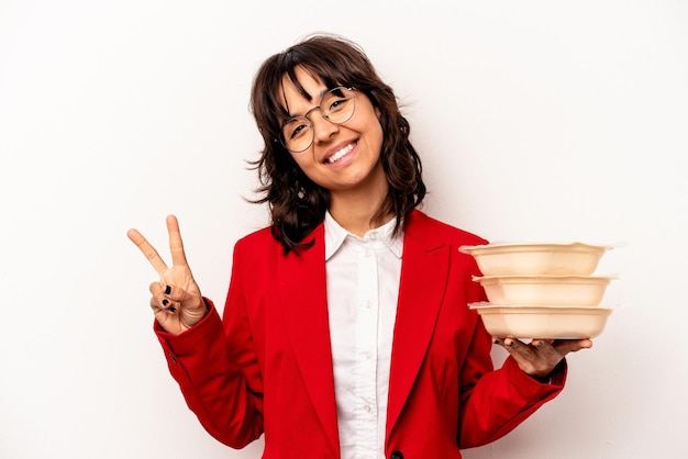 Szczęśliwy klient z talerzem